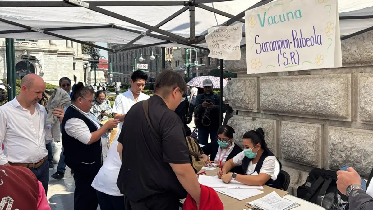Claudia Sheinbaum ofrece recomendaciones sobre vacunación y uso de cubrebocas durante el brote de sarampión en México.