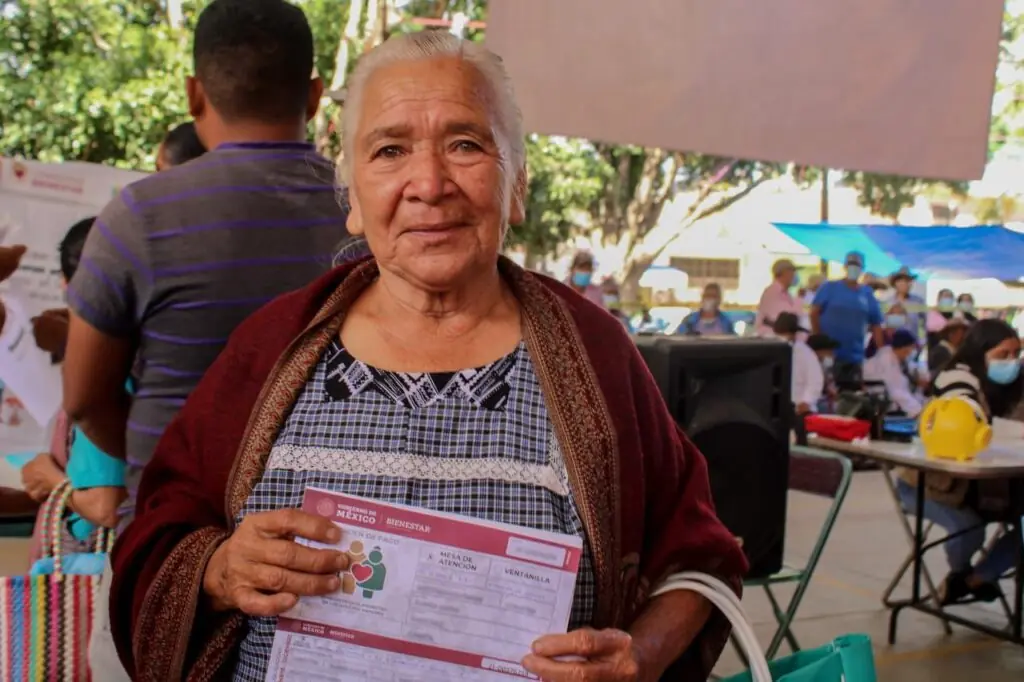 Conoce los requisitos para obtener la pensión bimestral de 6,400 pesos destinada a adultos mayores.