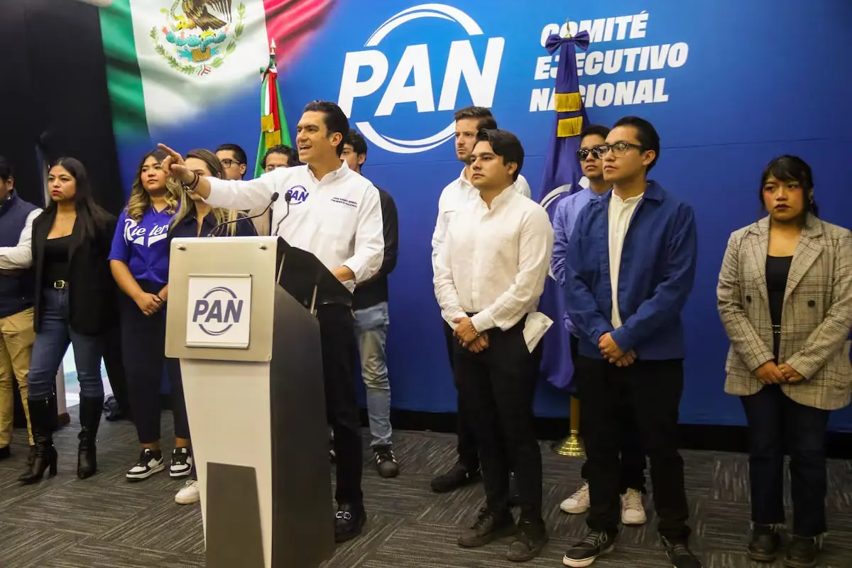 Jorge Romero, líder del PAN, afirma que buscarán 300 distritos y convocan a jóvenes a unirse al partido.