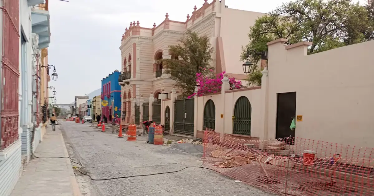 La calle Mina estará cerrada temporalmente por rehabilitación de banquetas, prevén concluir antes del Mundial.