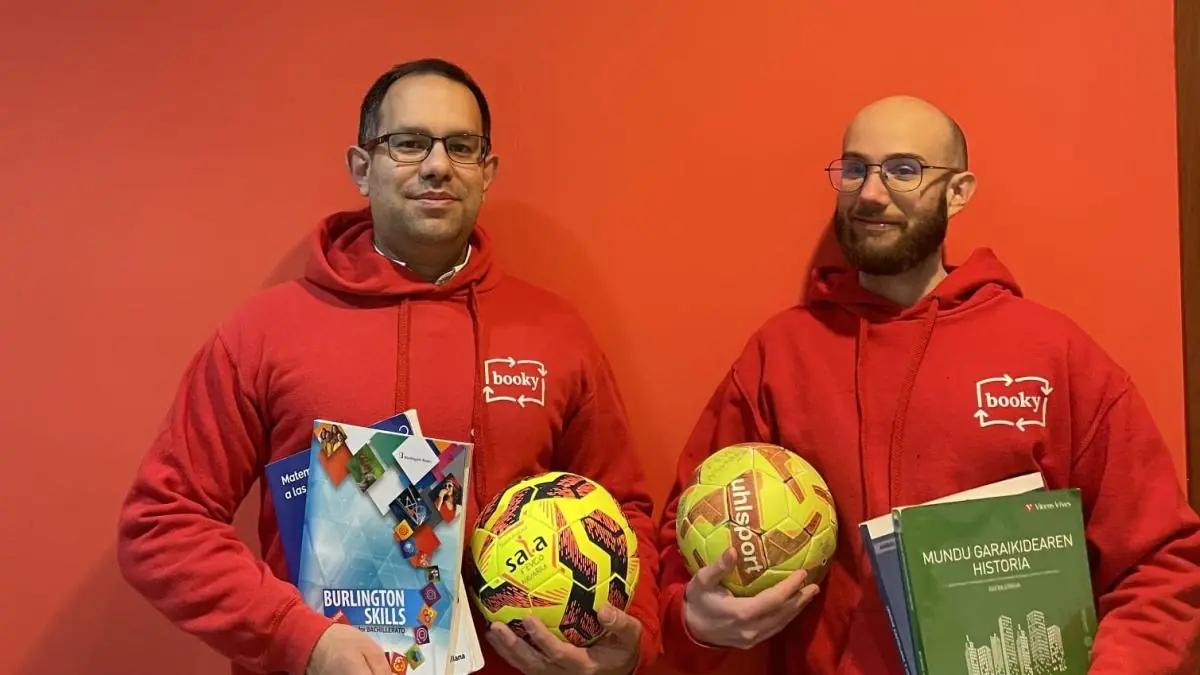 Una tienda de libros de Pamplona organiza un evento deportivo para estudiantes antes de la EvAU.