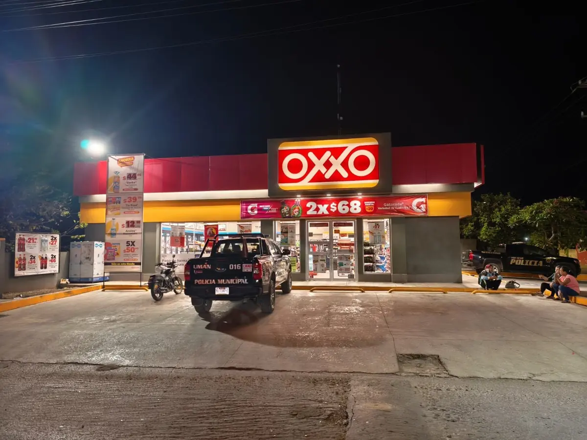 La Dirección de Seguridad Pública detiene a cuatro hombres vinculados a robos en tiendas de conveniencia.