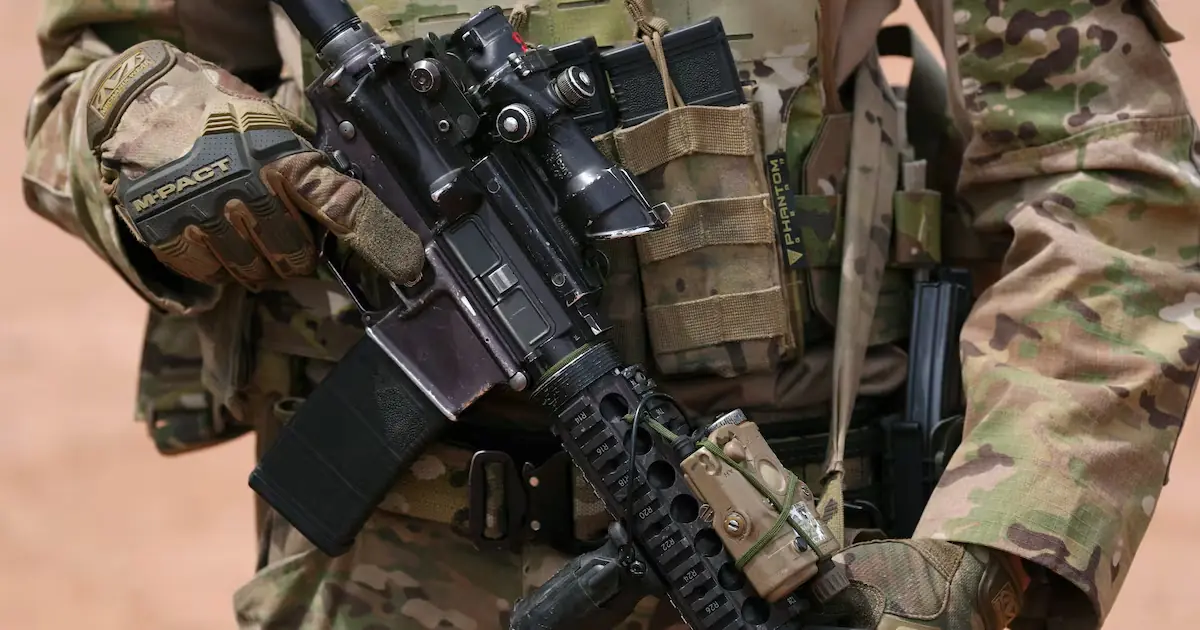 Autoridades estadounidenses arrestan a un exintegrante del ejército mexicano ligado a la desaparición de 43 estudiantes en 2014.
