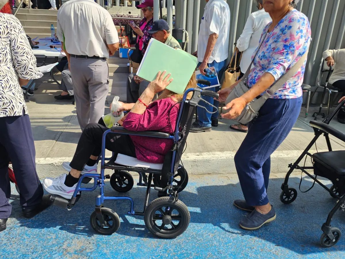 La falta de infraestructura adecuada dificulta el desplazamiento seguro de personas con discapacidad en Monterrey.