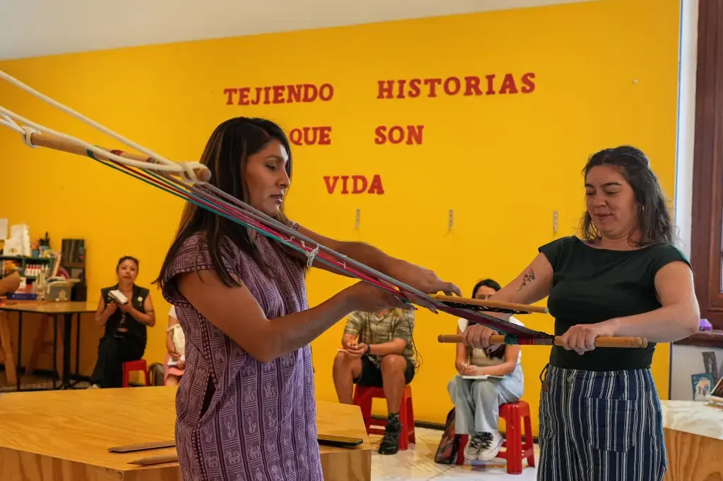 Xaneri Merino transforma su arte textil en un acto de lucha por la diversidad en México.