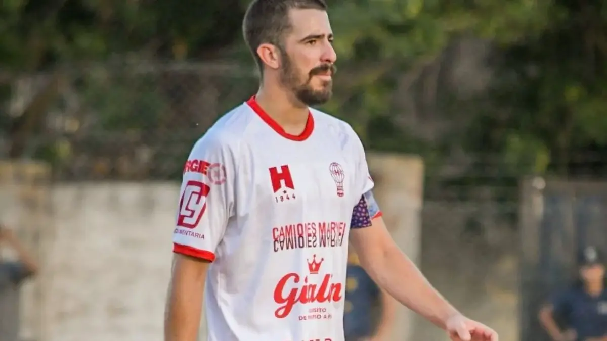 El partido mostró intensas jugadas y tres expulsiones en un emocionante encuentro.