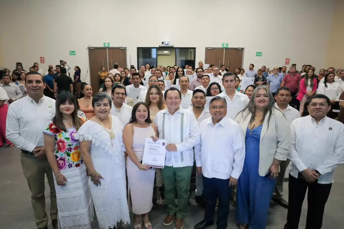 Se busca reconocer el compromiso del personal educativo en Yucatán con nuevas plazas y estabilidad laboral.