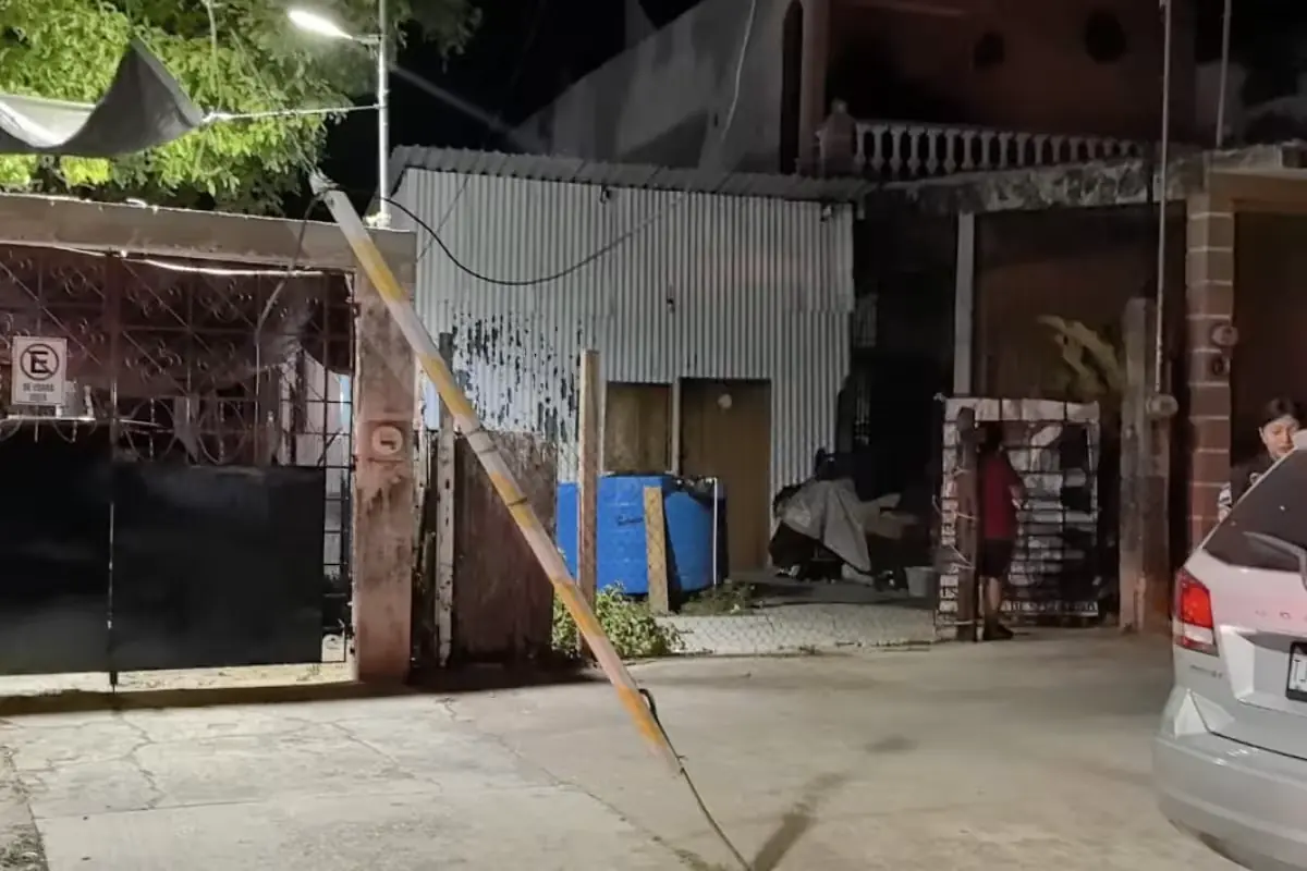 Autoridades atienden un caso de presunta violencia familiar en la colonia Manigua, donde una mujer y sus hijos pidieron ayuda.