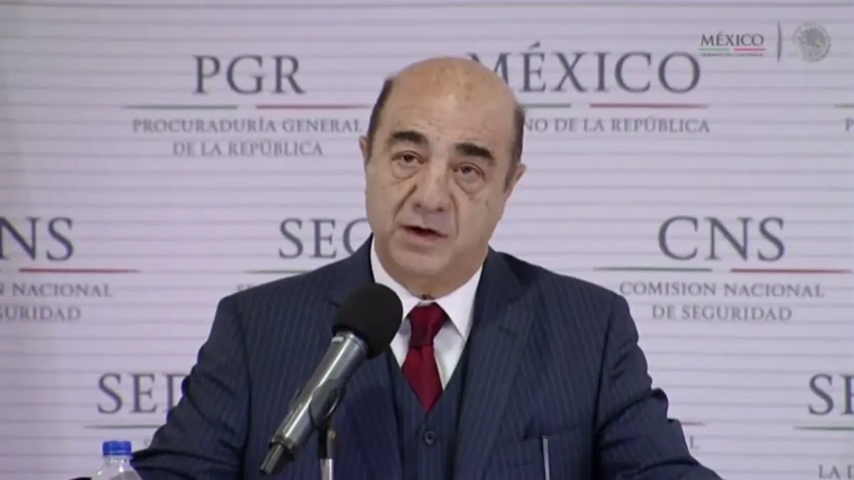 El exprocurador enfrenta un estado grave mientras cumple prisión domiciliaria por el caso Ayotzinapa.