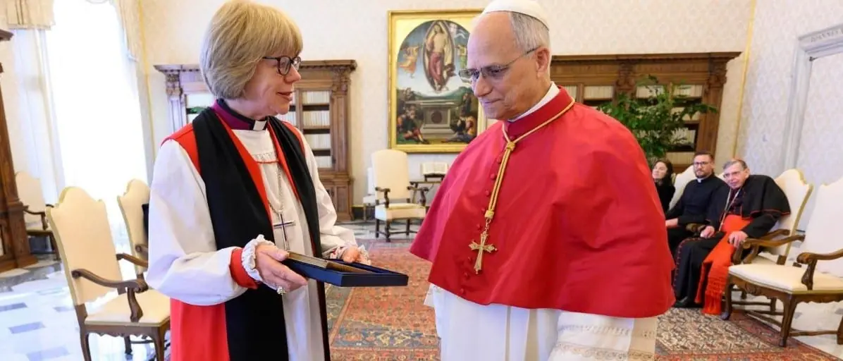 La histórica cumbre entre León XIV y la arzobispa anglicana busca fortalecer la fraternidad cristiana en tiempos de divisiones.