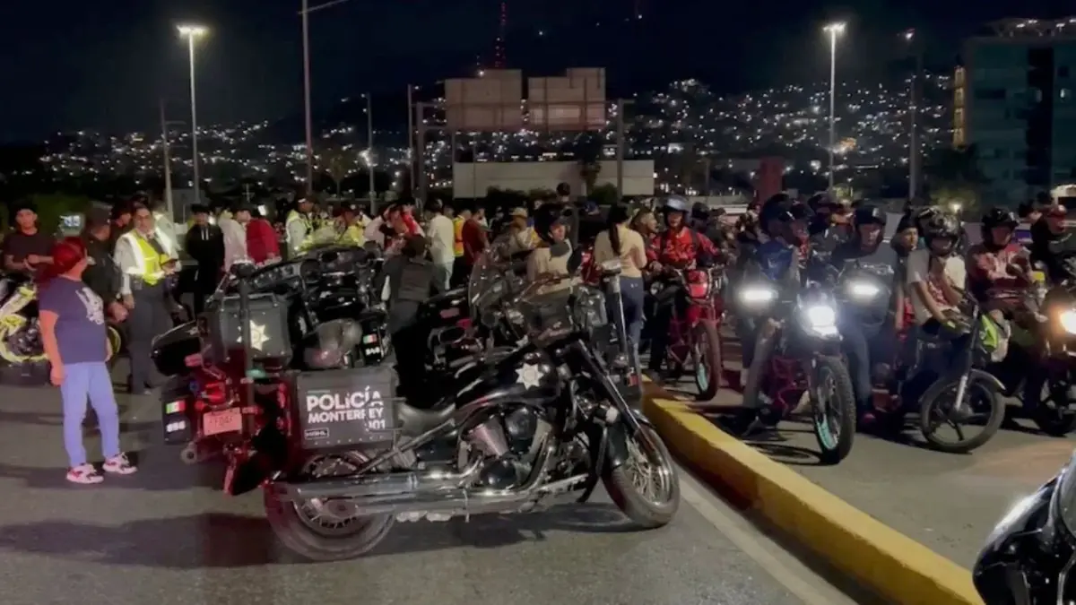 Autoridades realizaron una revisión durante una rodada biker, sorprendiendo a motociclistas y asegurando vehículos sin documentación.