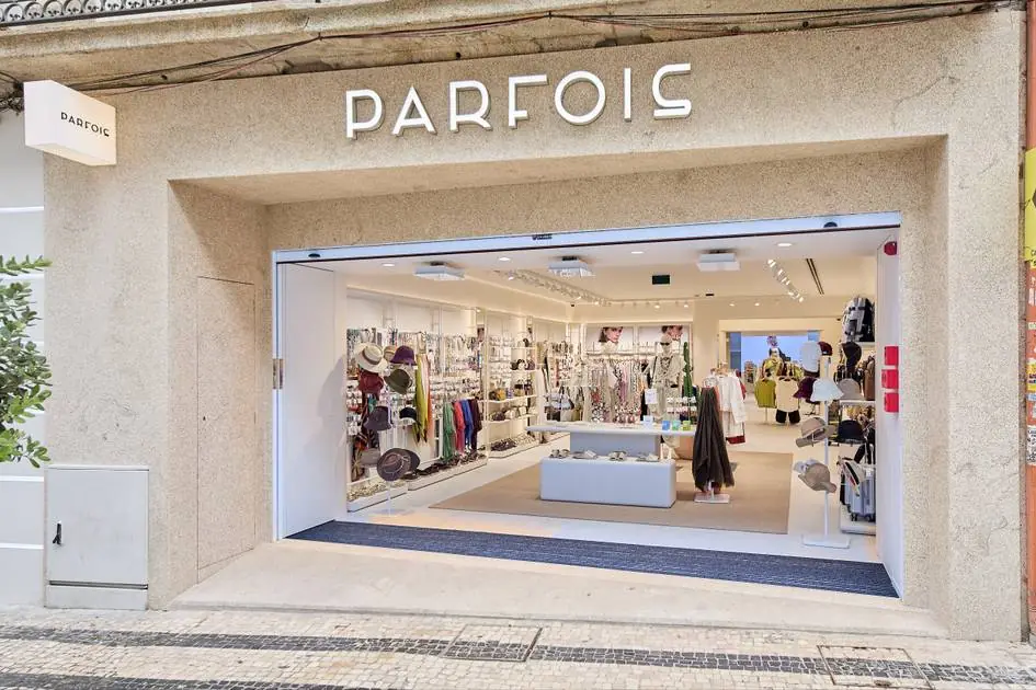La firma portuguesa de accesorios continúa su expansión internacional con una nueva ubicación en una arteria comercial clave.