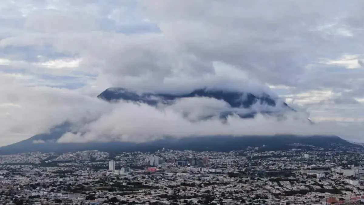 Se anticipan lluvias por la noche y un domingo con alta probabilidad de precipitación.