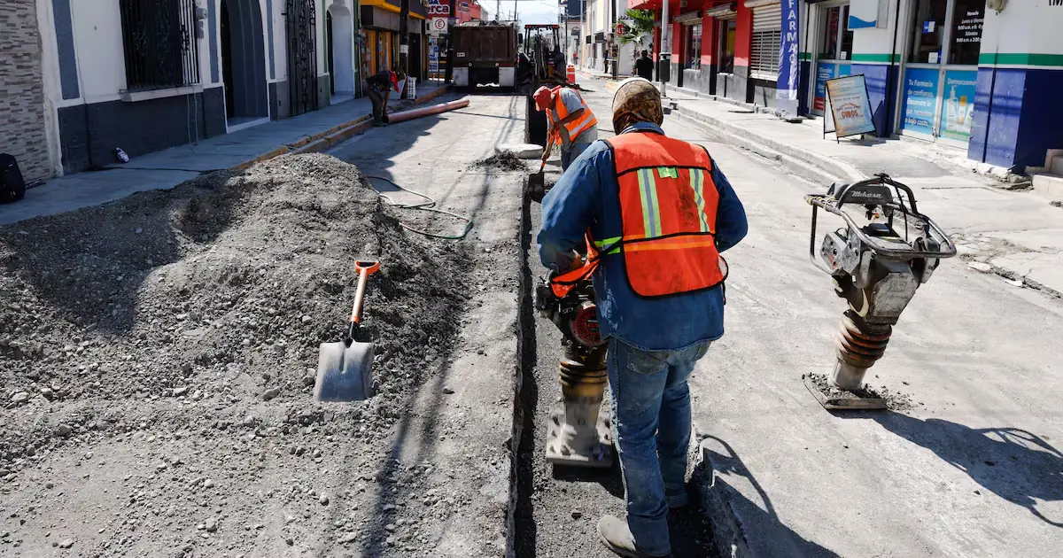 La renovación de tuberías mejorará el servicio de agua en áreas críticas.