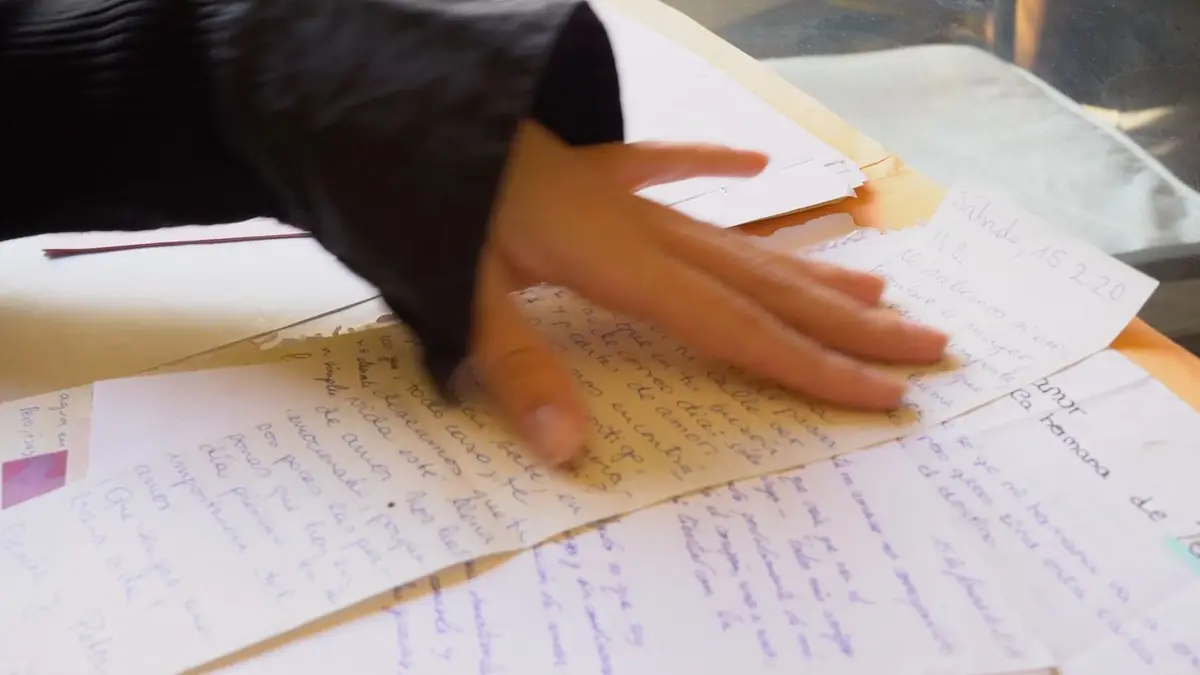 La historia de un hombre y su ingenioso protesto que inspiró miles de cartas de amor.