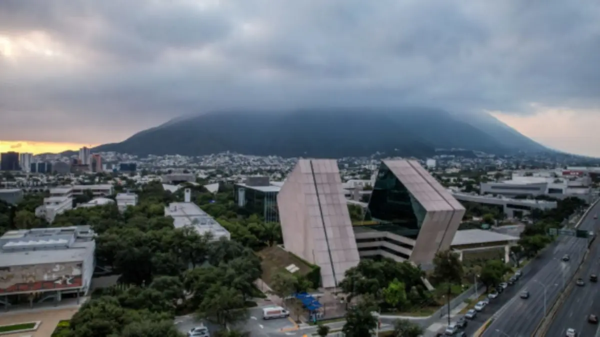 Se espera un ambiente caluroso y lluvias en varios sectores de Monterrey este 19 de mayo.