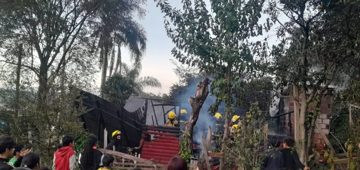 La rápida acción de los bomberos evitó daños mayores y situaciones de riesgo.
