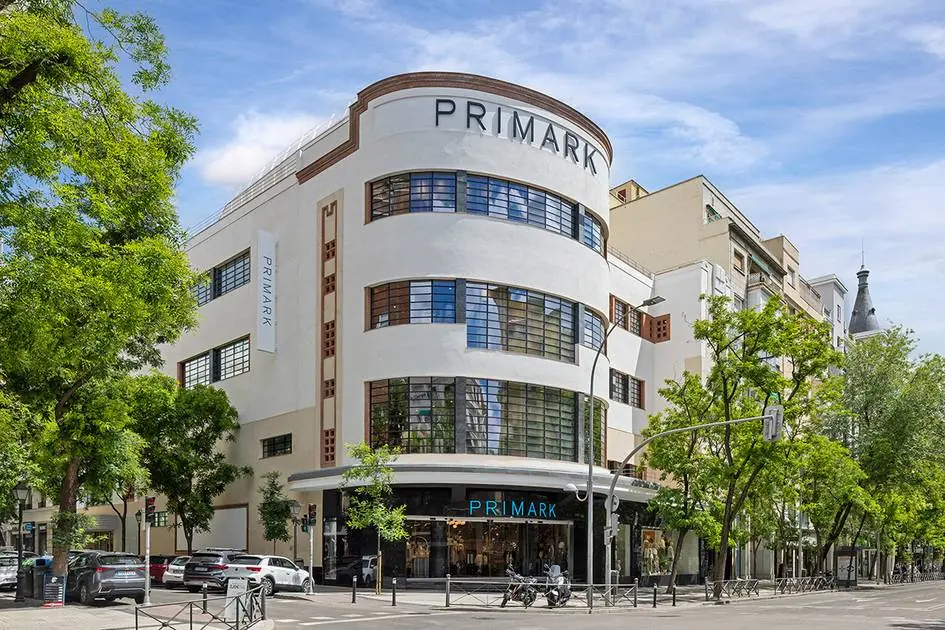 La cadena de moda celebrará 20 años en España con nuevas aperturas y mejoras en sus tiendas.