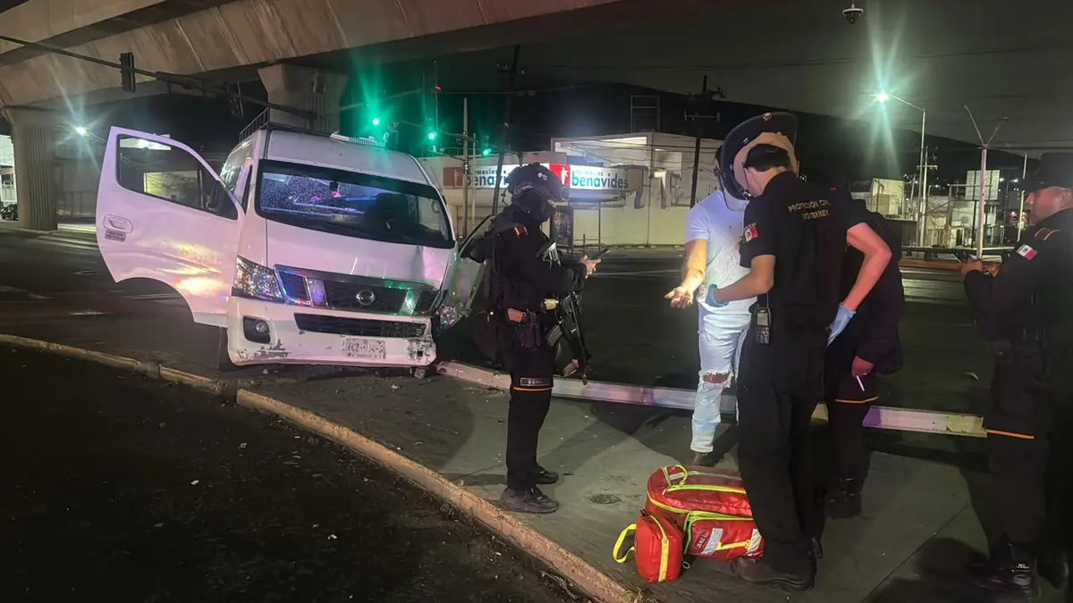 Un choque en la madrugada dejó dos vehículos involucrados y un conductor herido.