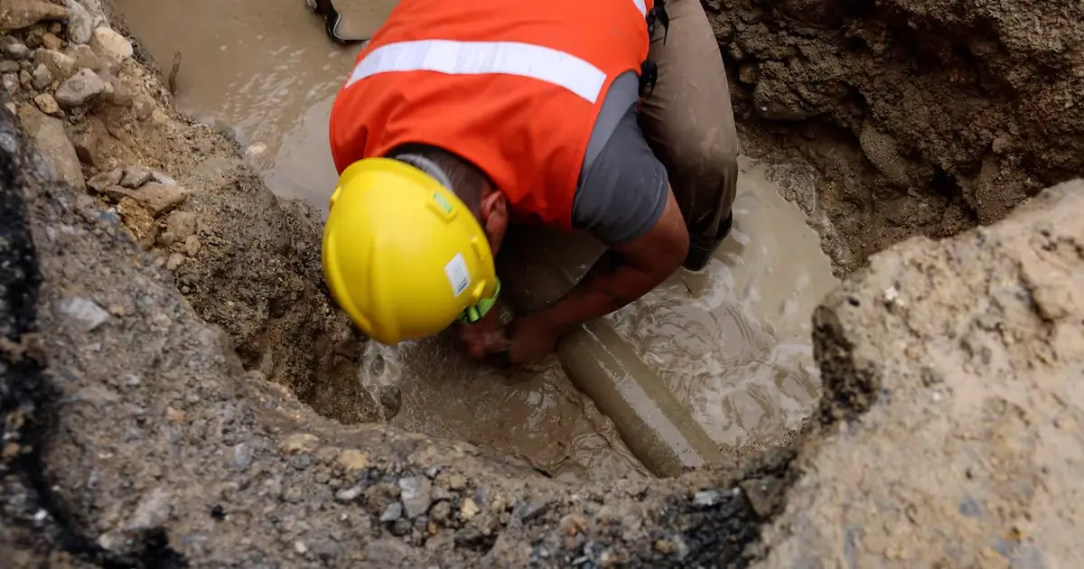 La rápida atención de fugas y drenajes fortalece la infraestructura hidráulica de Monterrey.