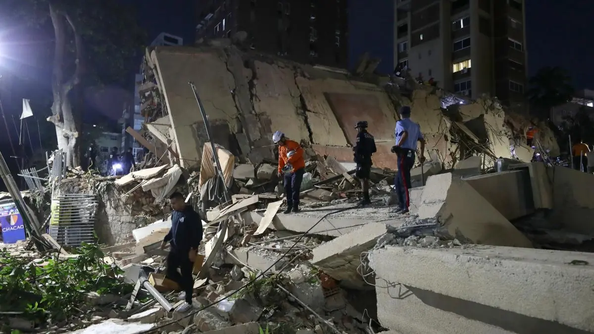 Venezuela enfrenta una crisis inmediata tras dos terremotos simultáneos, con un estado de emergencia declarado por las autoridades.