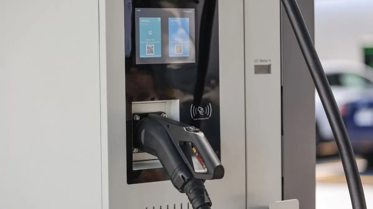 La estación de carga marca un avance en la movilidad sustentable en el estado.