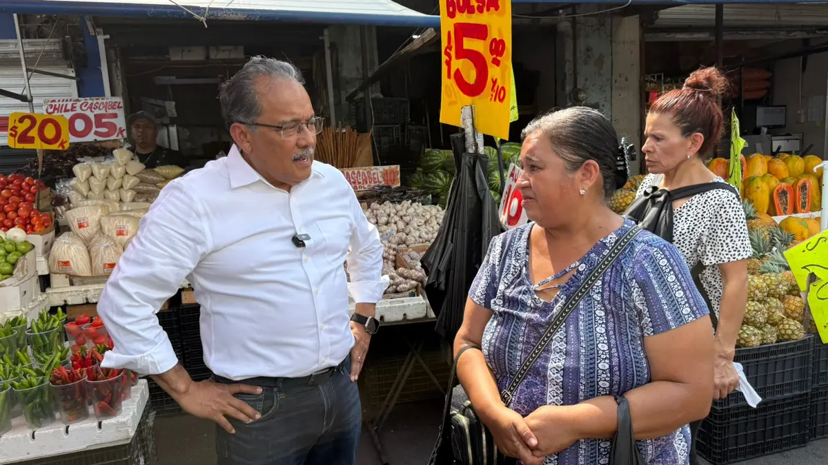 El alcalde de Escobedo, Andrés Mijes, se reúne con empresarios locales para abordar el crecimiento en Nuevo León.