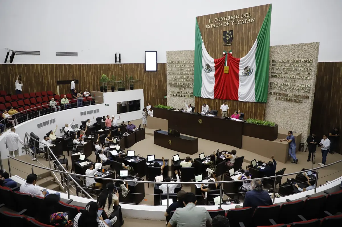 La modificación a la Constitución busca mejorar la eficiencia en los ayuntamientos y reducir gastos innecesarios.