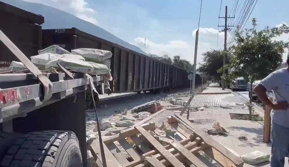 Un accidente sin heridos moviliza a Proteccion Civil en la zona industrial.