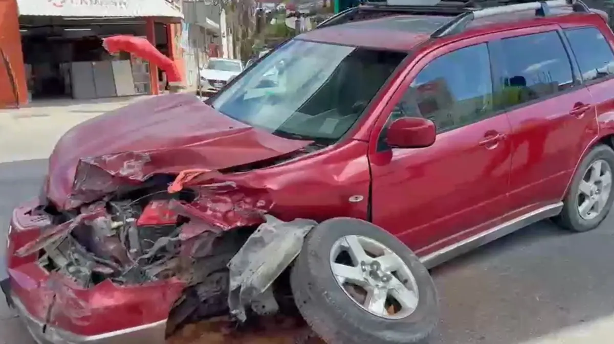 Un accidente sin lesionados movilizó a cuerpos de auxilio en el centro de Monterrey.