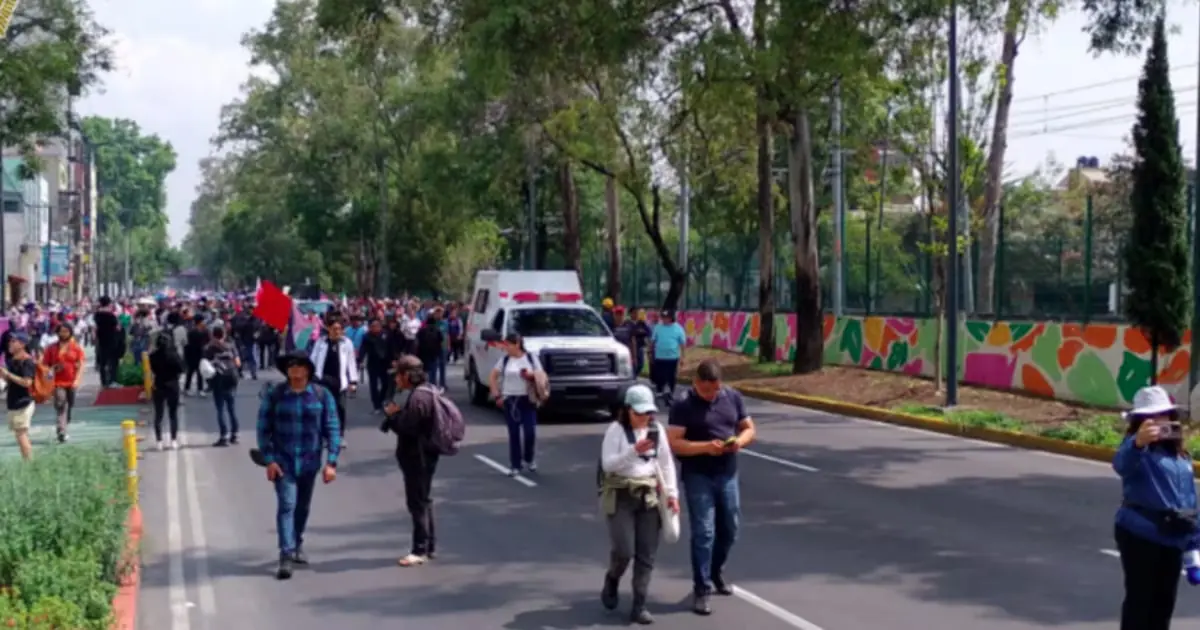 La CNTE movilizó a docentes, afectando el transporte y la seguridad en la CDMX durante el evento inaugural.