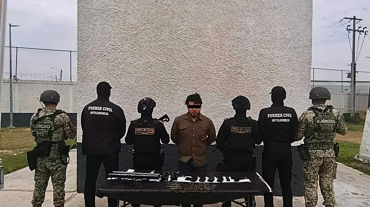 Jonathan “N” fue detenido con un arma y posibles vínculos a un grupo criminal.