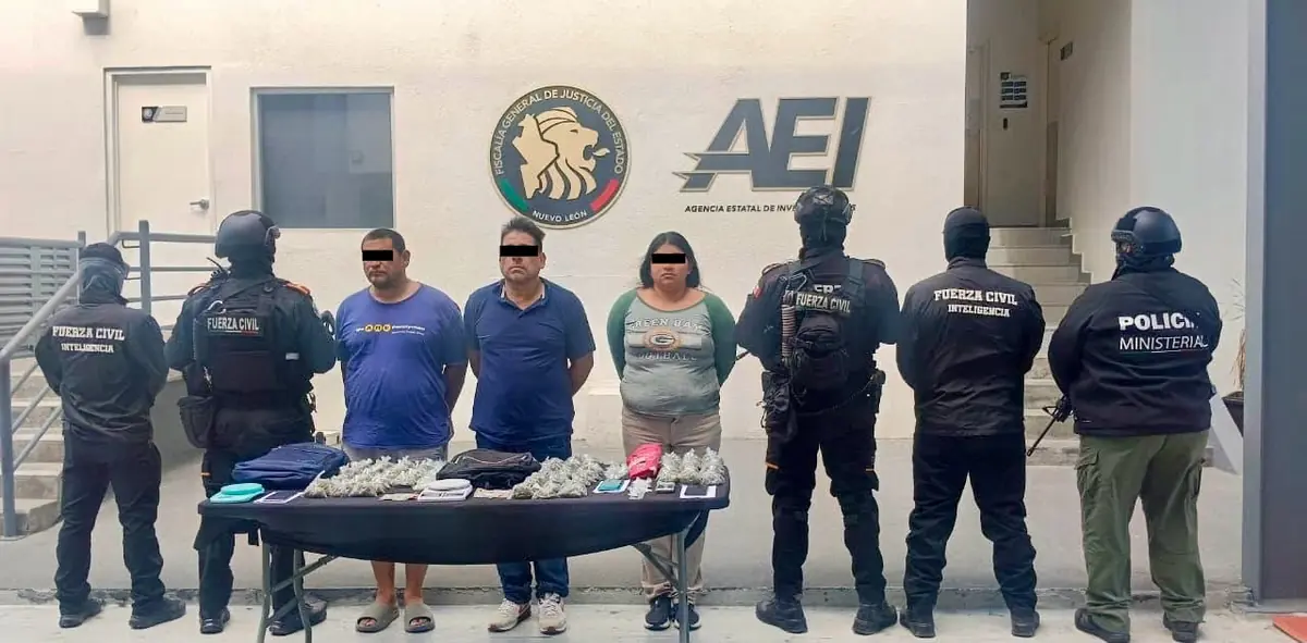 Detenidos fueron identificados y se les imputan varios delitos relacionados.