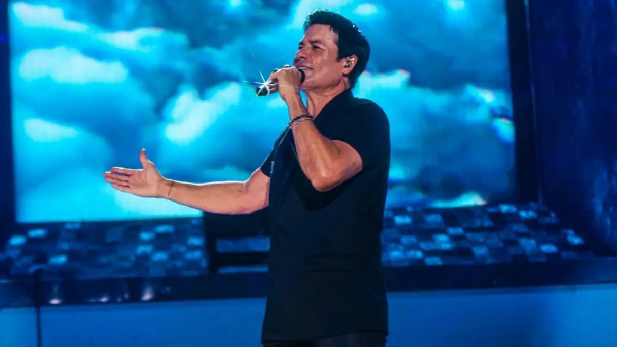 La actuación del famoso cantante atrae a miles de aficionados al mundial en Nuevo León.