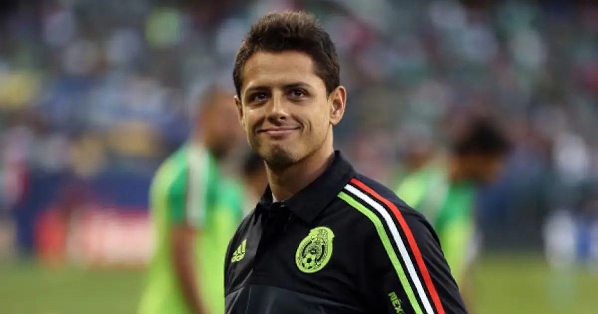 Javier Hernández cautivó a aficionados como analista deportivo en la inauguración del torneo.