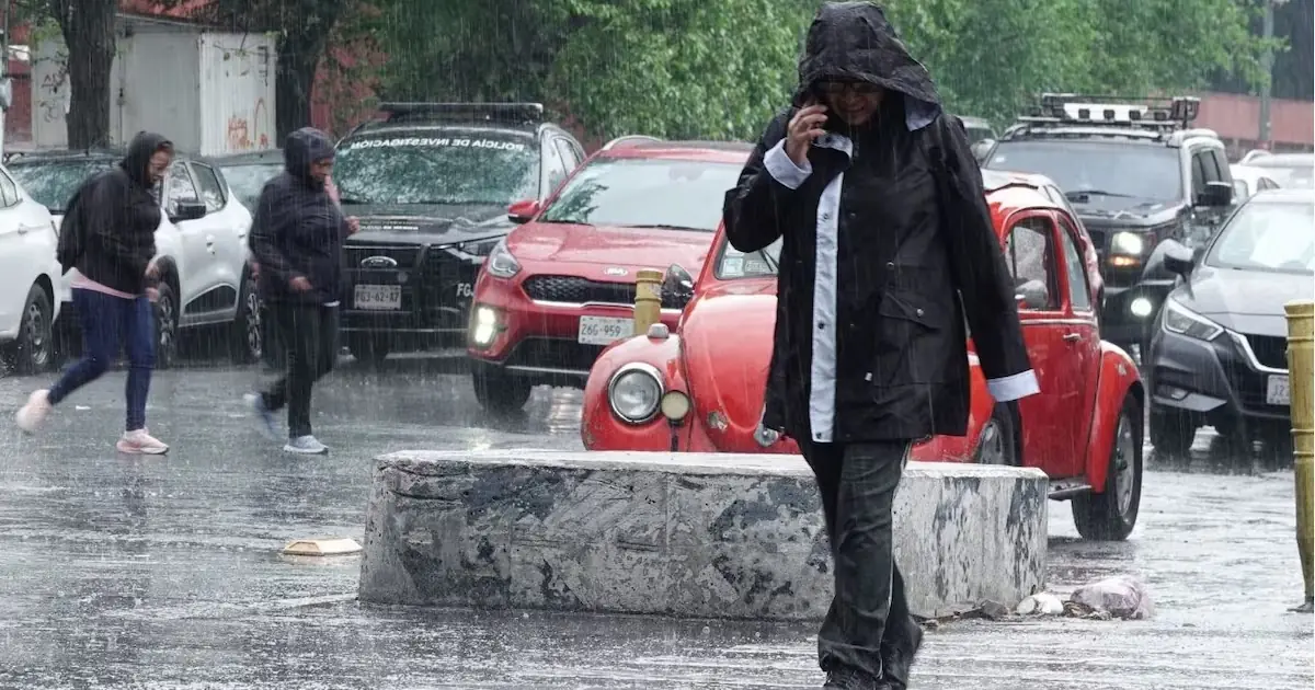 Las autoridades advierten sobre lluvias, granizo y vientos en la capital y sus alrededores.