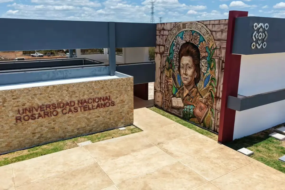 La nueva universidad ofrece 10 licenciaturas y se inaugurará en agosto de 2026.
