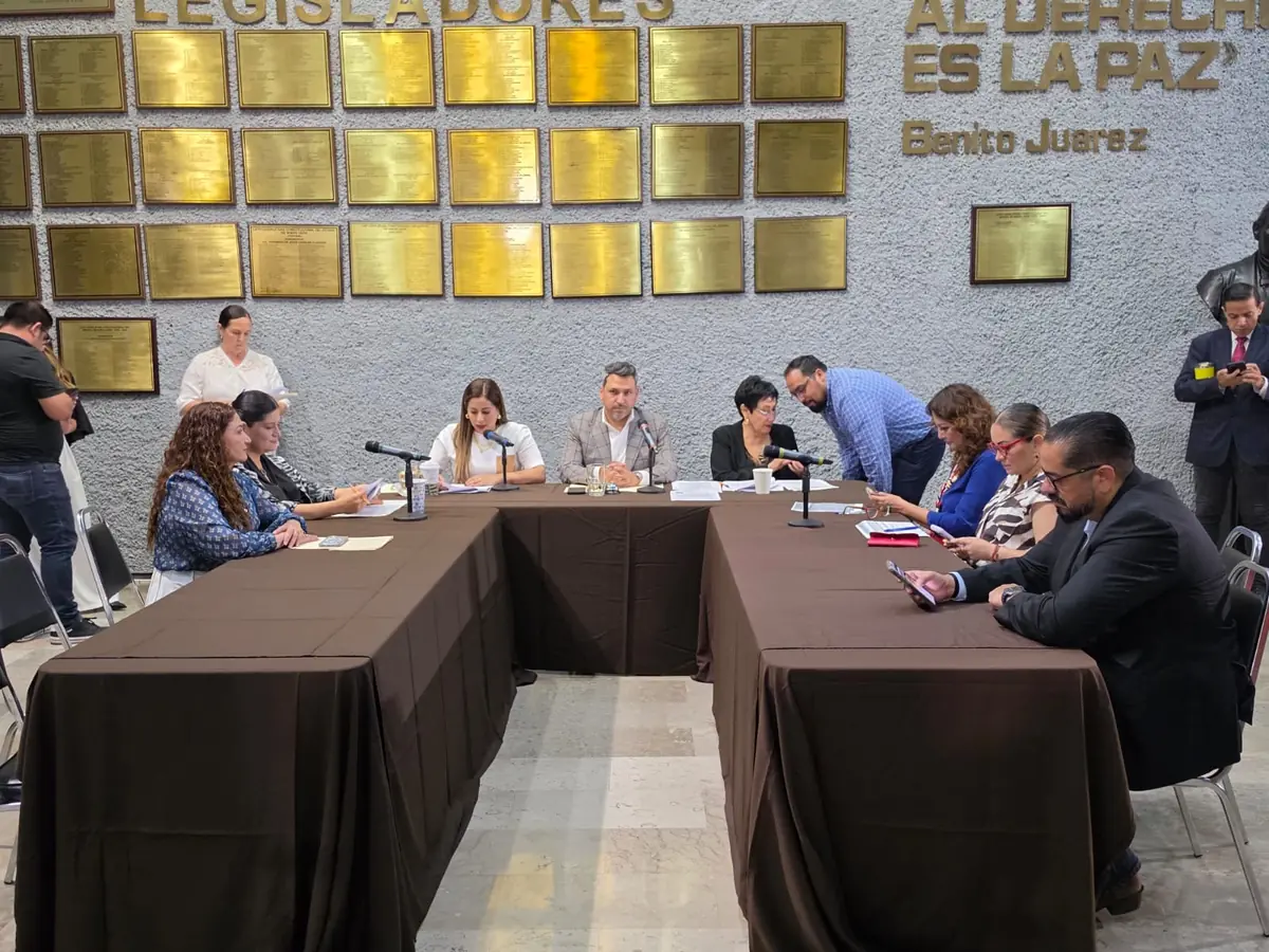 La propuesta busca permitir que jóvenes menores de 30 años aspiren a la Gubernatura y otros cargos.
