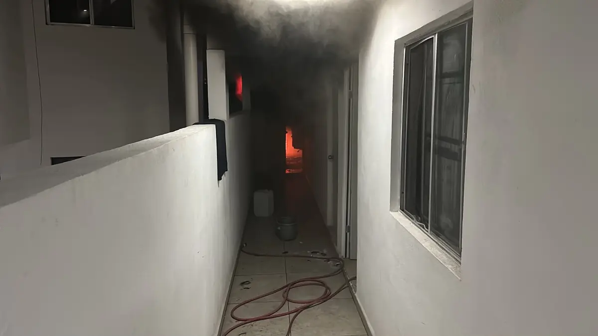 Un incendio en Monterrey llevó a la evacuación de 112 personas; no hubo heridos ni intoxicados.