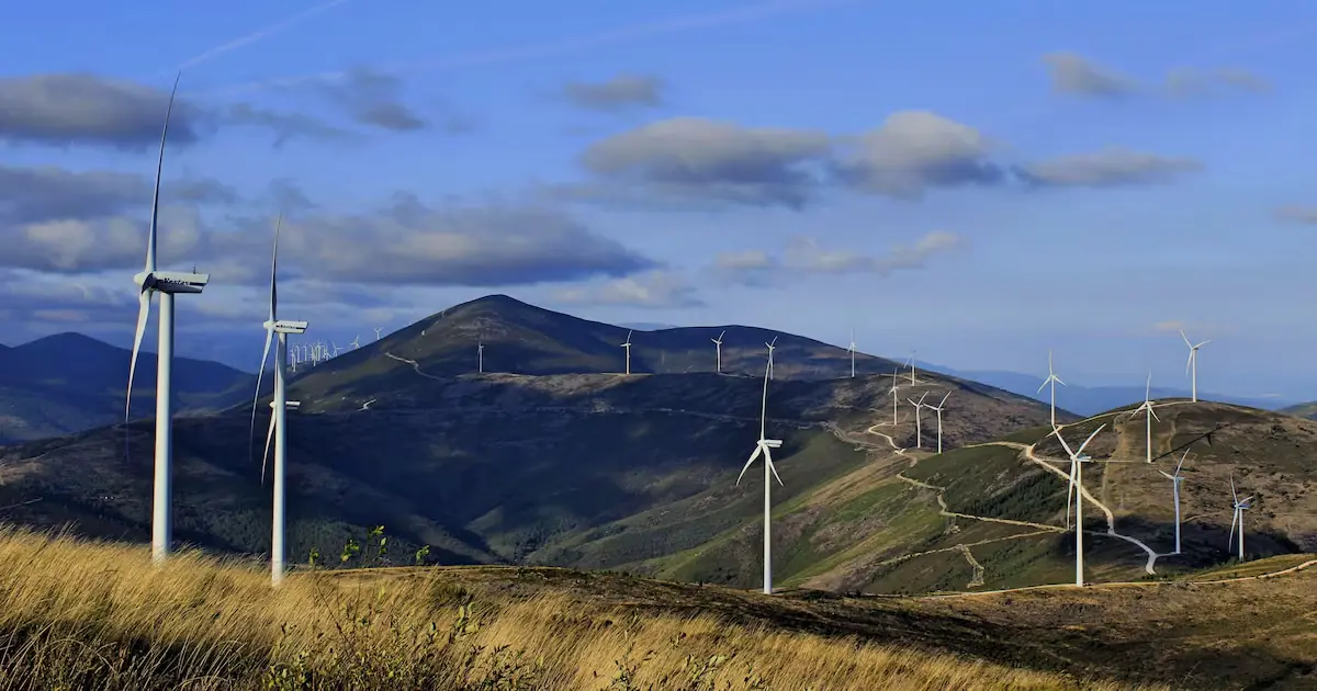 La Agencia Estatal de Energía busca promover el uso responsable de energías renovables en el sector industrial.