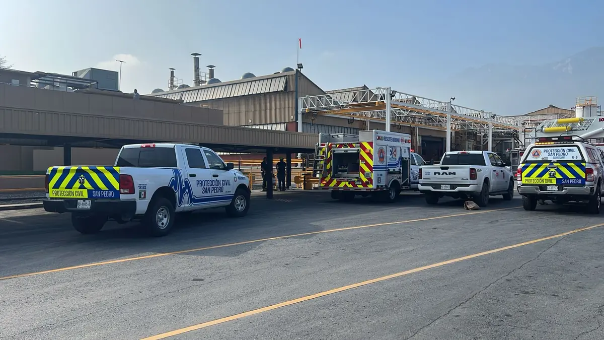 Un incendio en la planta John Deere generó la evacuación preventiva de 300 personas sin reportar lesionados.