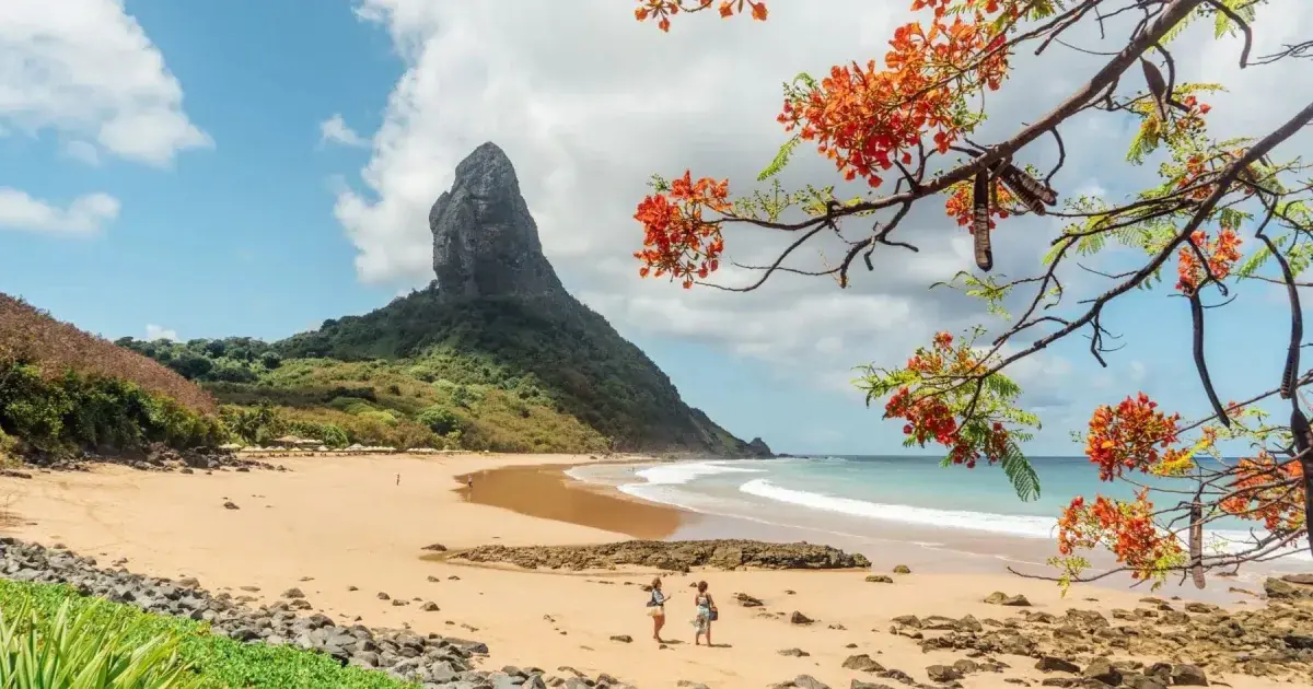 Brasil ofrece playas cálidas y paisajes naturales únicos para escapar del invierno sudamericano.