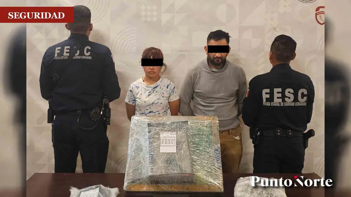 La pareja, presunta integrante de un grupo delictivo, fue arrestada en Tijuana con marihuana y cigarrillos electrónicos.