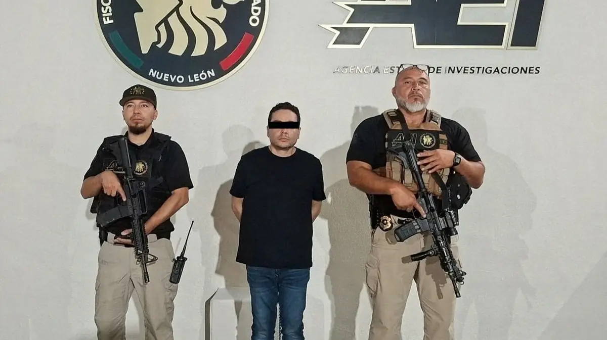 Un hombre es arrestado tras la muerte de su pareja, inicialmente considerada un accidente.