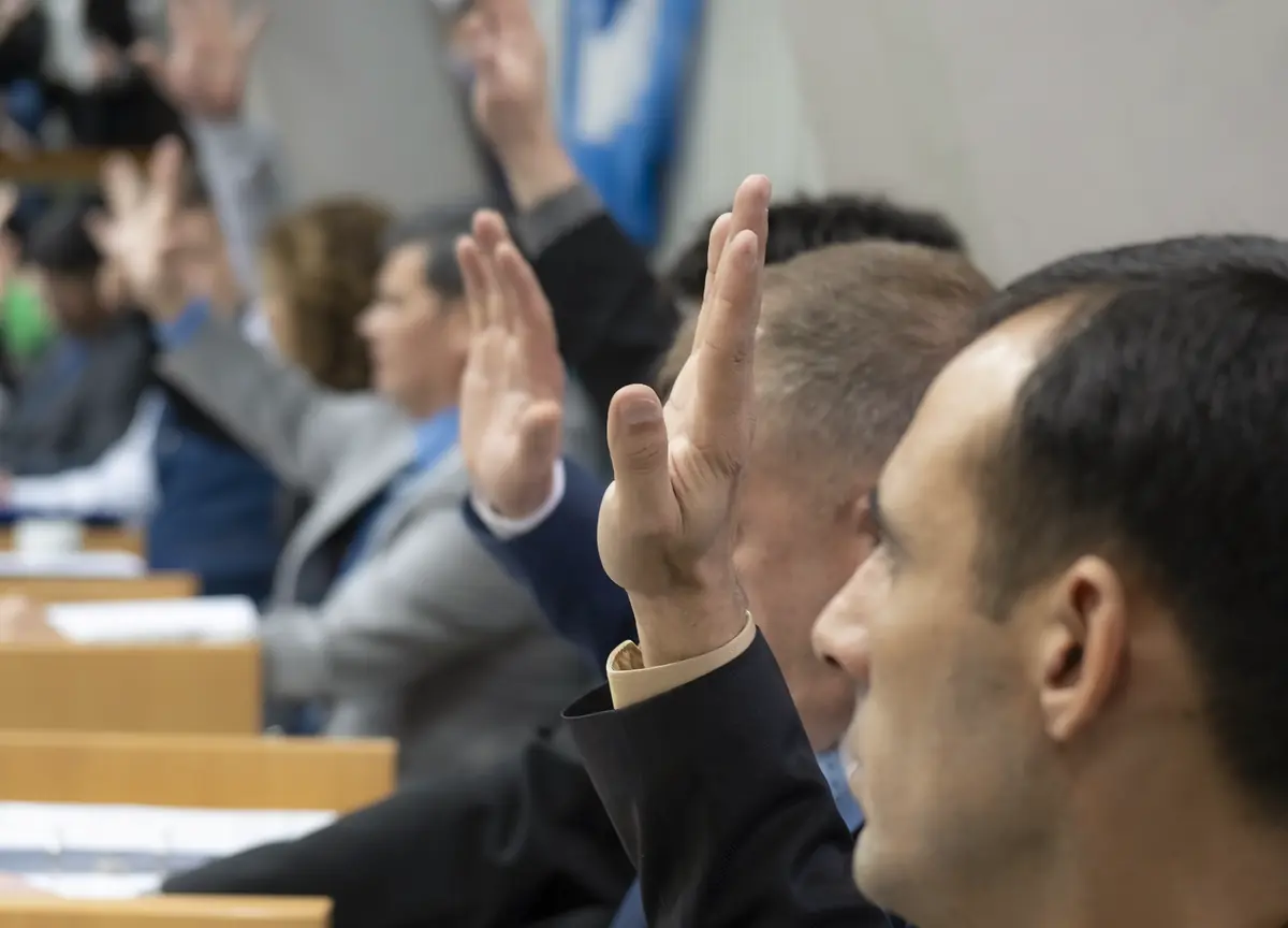 La sesión extraordinaria para discutir un empréstito de USD 600 millones enfrenta resistencias legislativas.