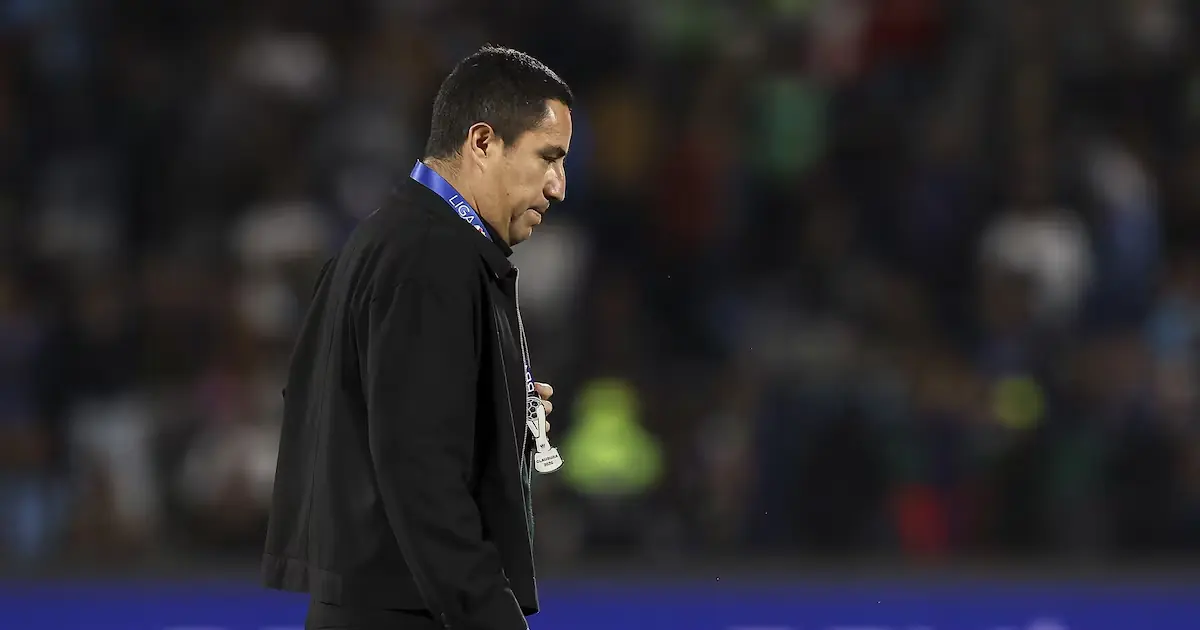 El entrenador fue premiado como el mejor de la Liga MX en medio de rumores sobre su futuro.