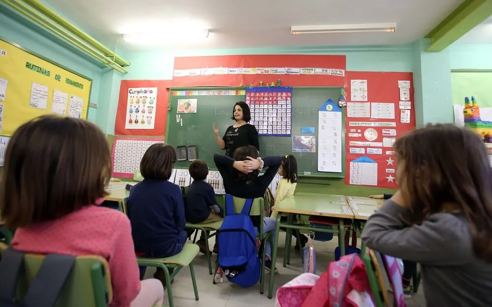 Los colegios enfrentan desafíos con el aumento de temperaturas estivales.