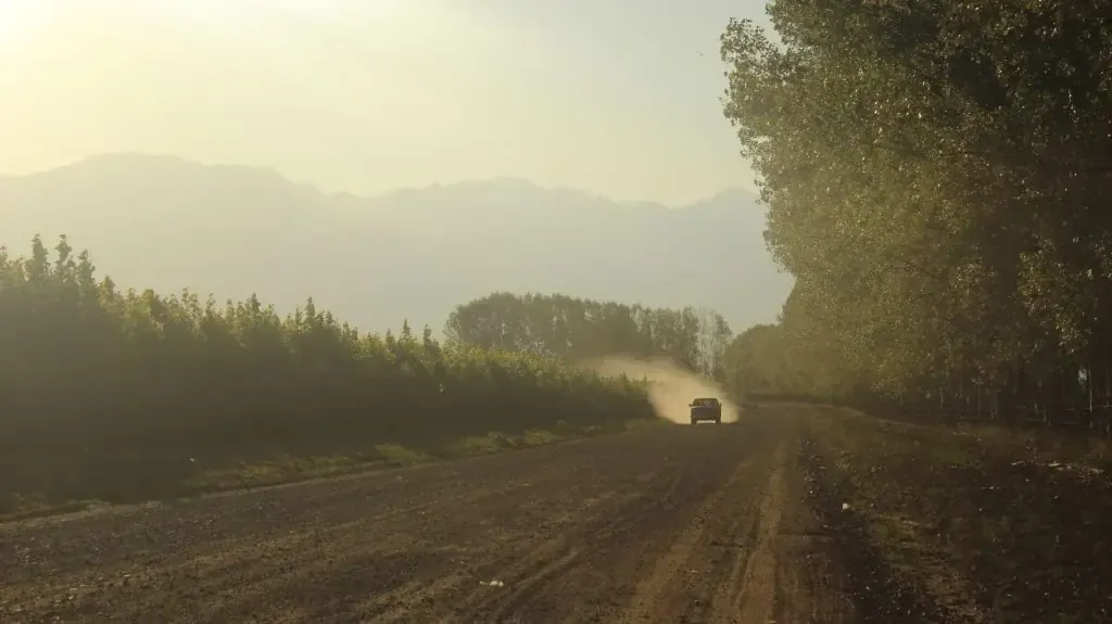 La historia de dos peones enfrenta un desafío inesperado en el campo.