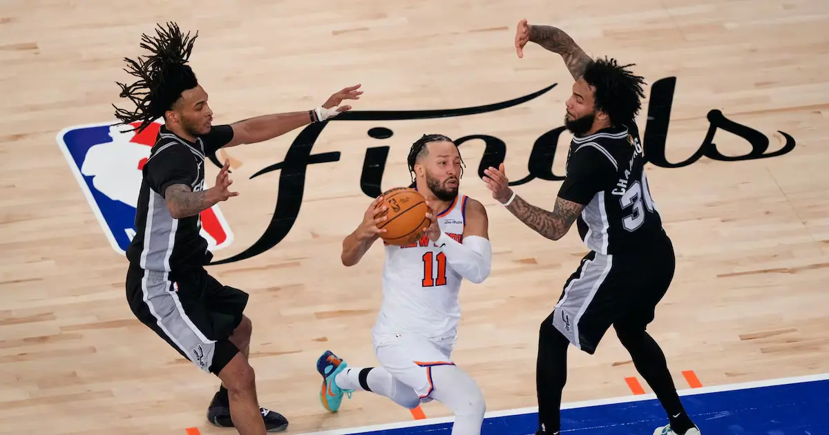 Ray Castoldi, músico del Madison Square Garden, influye en la atmósfera de los partidos.