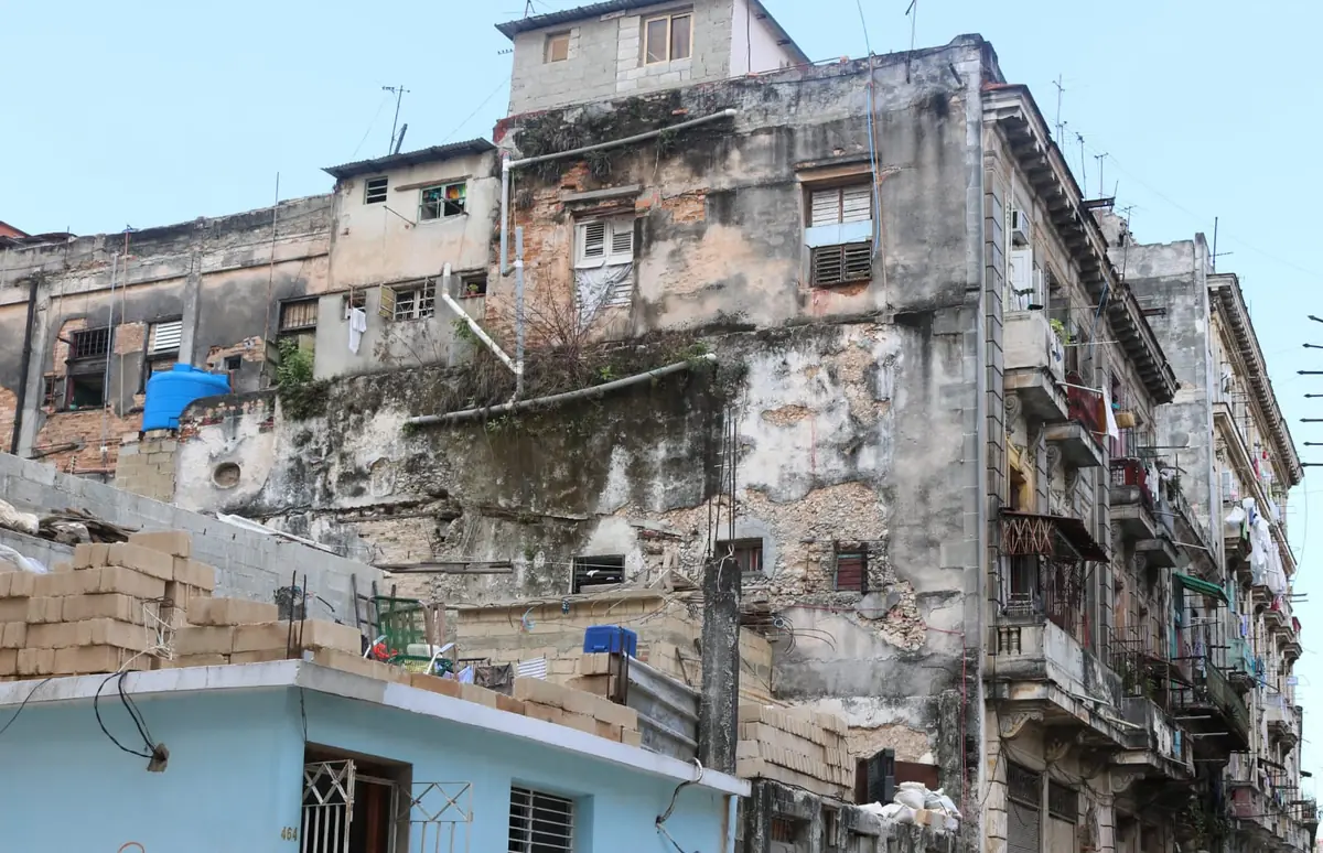 La escasez de recursos y servicios básicos en Cuba se agrava por las recientes políticas estadounidenses.